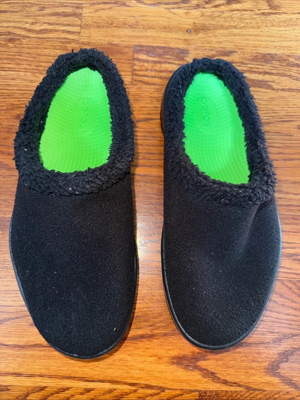 OOFOS Men's Black Slip-On Clog Loafers